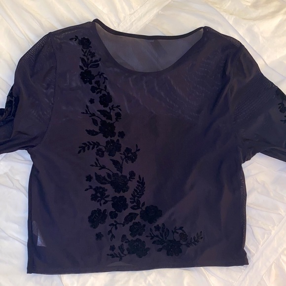 Velvet Rose Top 🌹 - Picture 6 of 6